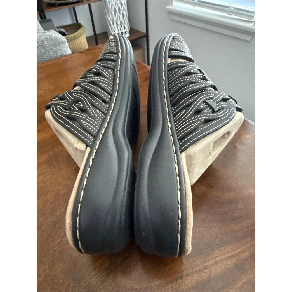 Clarks Leather Leisa Faye Sz 37.5 Adjustable Triple Strap Slip On Black Sandals